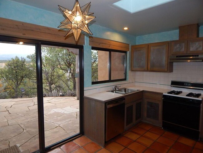 Building Photo - 1005 Calle Dorthia