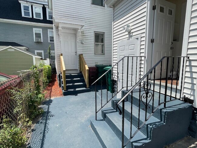 Building Photo - 3 Glidden Ave