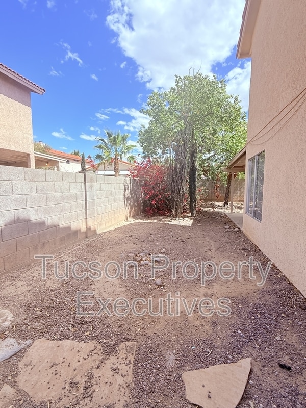 Building Photo - 9472 N Albatross Dr