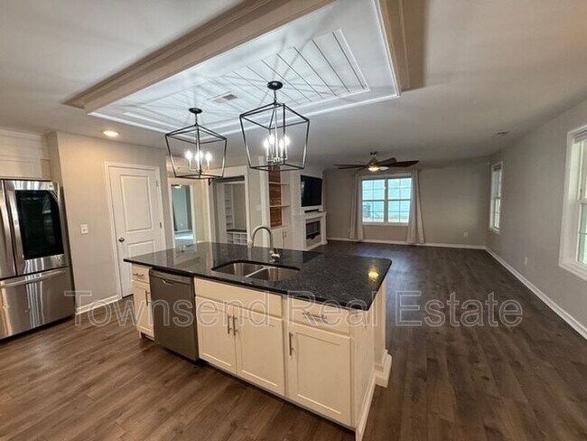 Building Photo - 83 Kotata Ave