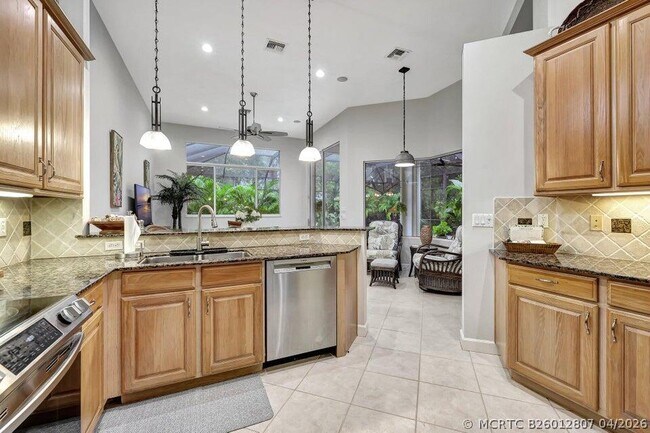 Building Photo - 7602 Greenbrier Cir