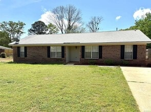 Building Photo - 710 Summer Ln