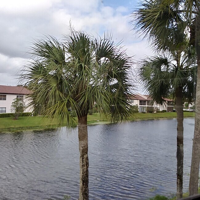 Building Photo - 8045 Eastlake Dr