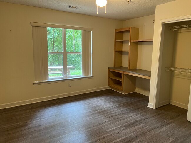 Building Photo - 302 Harts Cove Way