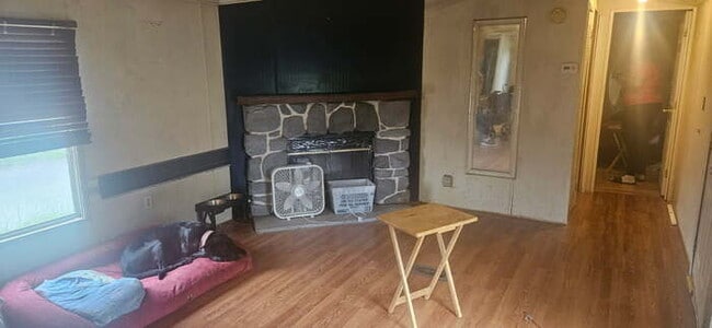 Building Photo - 22 W Reybold Dr