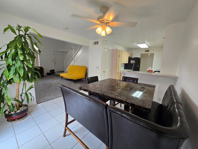 Building Photo - Fabulous 2-Bedroom partially furnished tow...