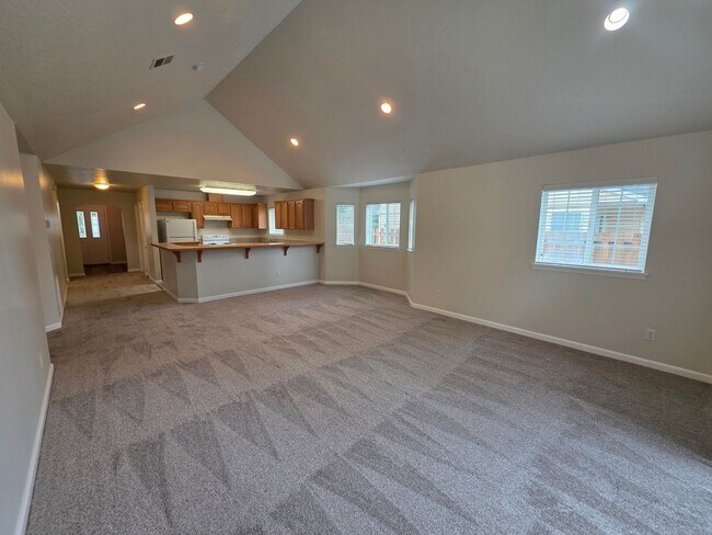 Building Photo - Light and Bright Duplex with Large Yard
