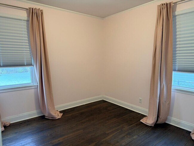 Building Photo - NEW RENTAL!