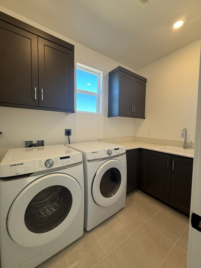 Building Photo - 424 Bunsen St