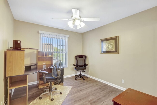 Building Photo - 602 Lakewood Dr