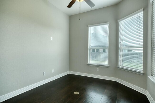 Building Photo - 108 Coral Bean Way