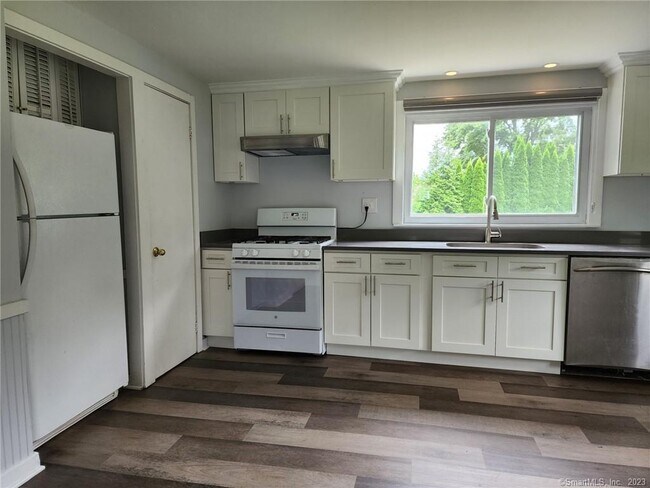 Building Photo - 68 Geissler Dr