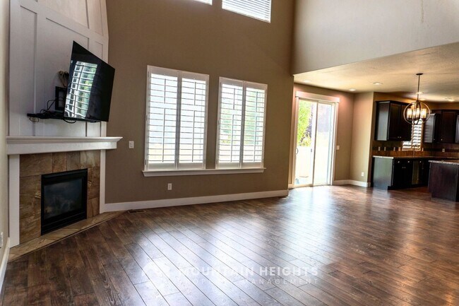 Building Photo - 3953 Sand Lake Dr