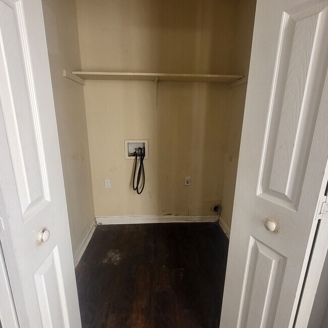 Building Photo - 639 Ed Beckham Rd