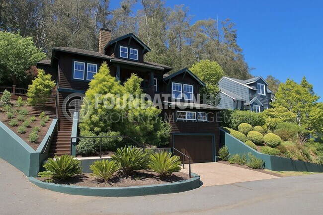 Primary Photo - Mill Valley Retreat with Views, Luxury Fin...