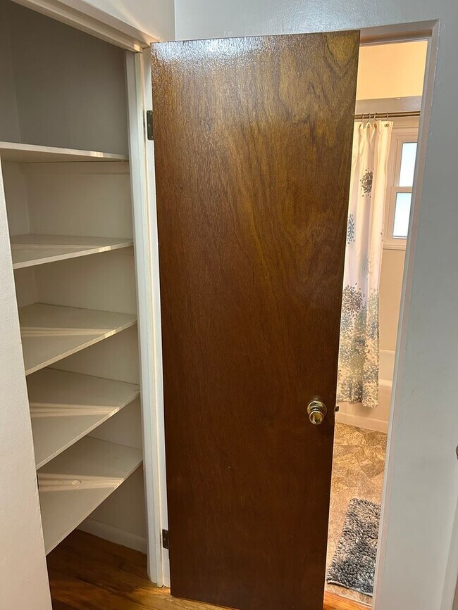 Building Photo - 203 N 7th St