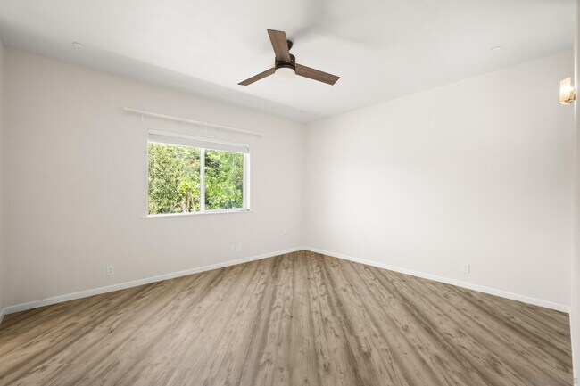 Building Photo - 9427 Vista Dr