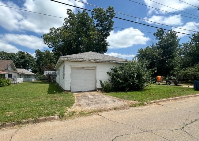 Building Photo - 408 S Highland Ave