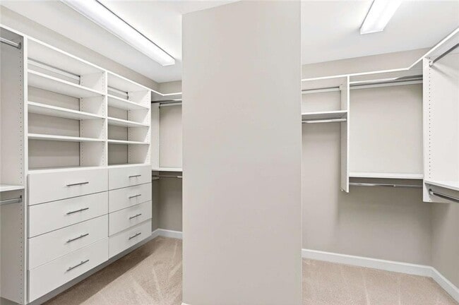 Building Photo - 4930 Alexandria Ave