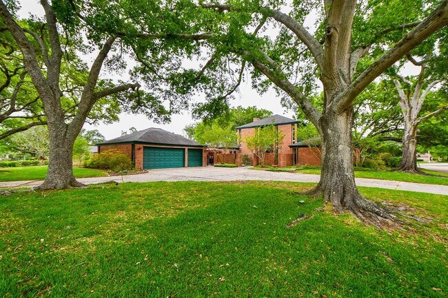 Primary Photo - 3402 El Dorado Blvd
