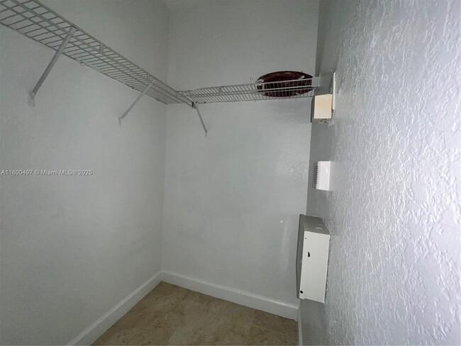 Building Photo - 1480 NE 33rd Ave