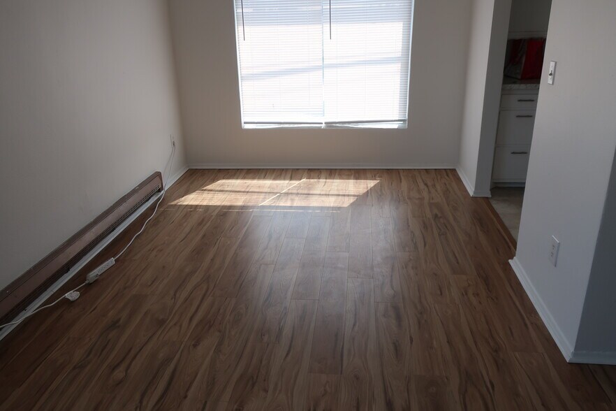 Building Photo - 1110 N Miller St