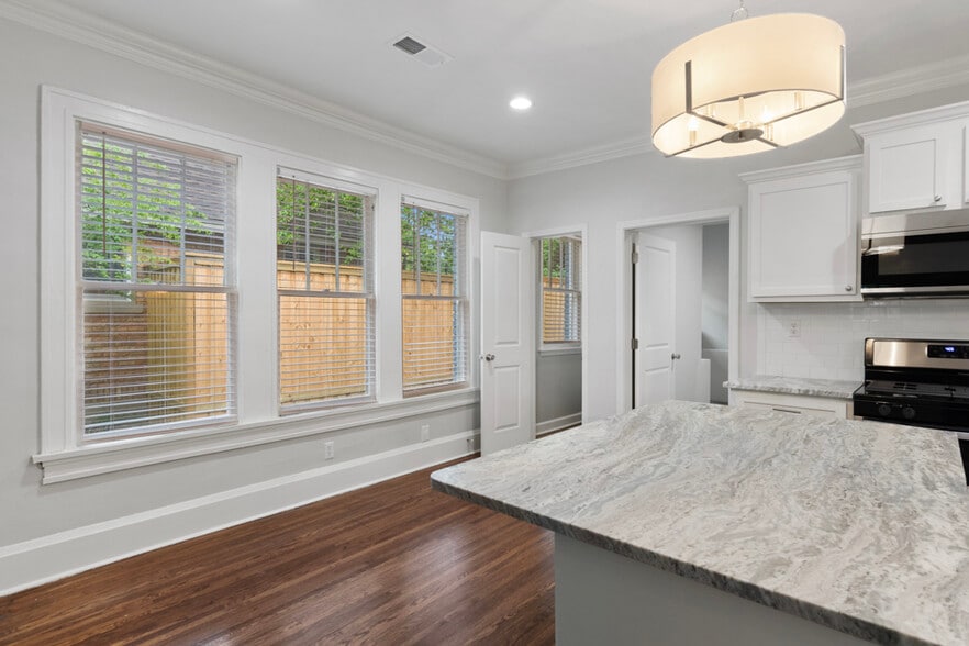 Building Photo - 282 Hawthorne St