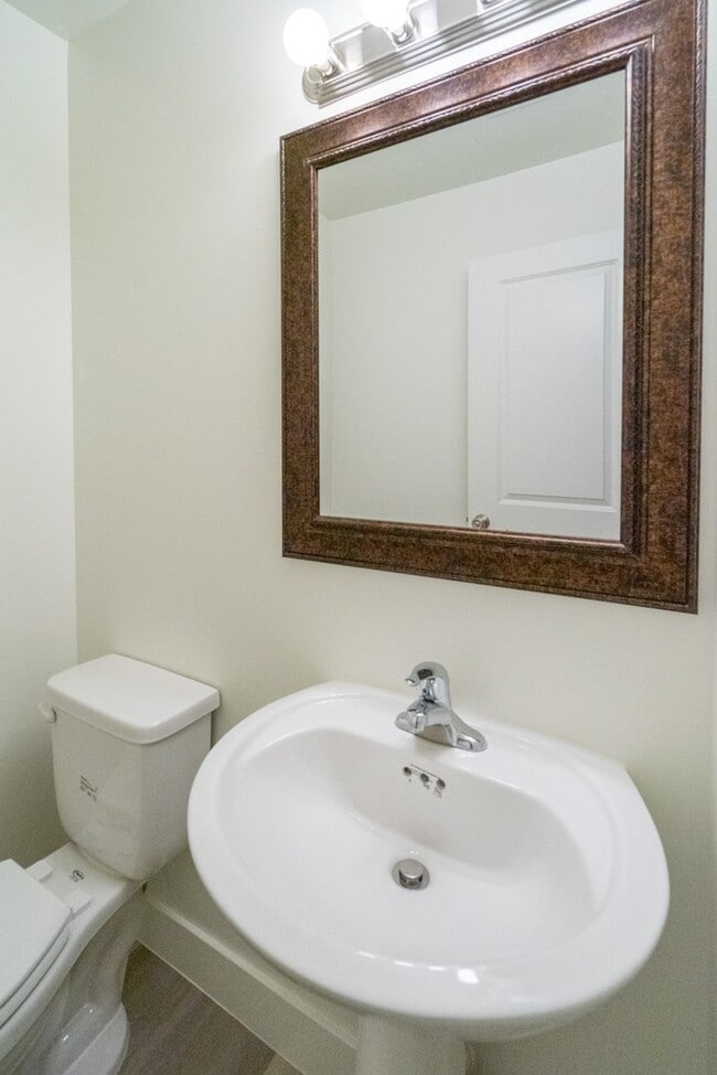 Building Photo - Modern 4-Bed Stand-Alone Home with Fenced Patio