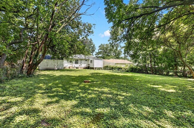Building Photo - 10027 Lilac Ave