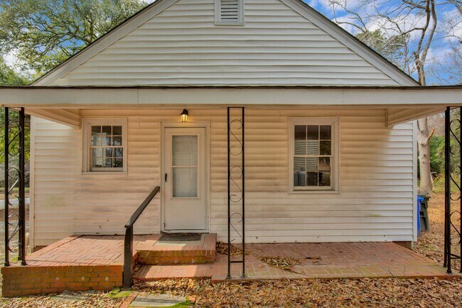 Building Photo - 216 Hawthrone