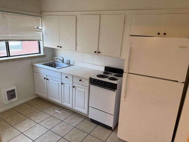 Building Photo - 1245-1247 S 5th Ave