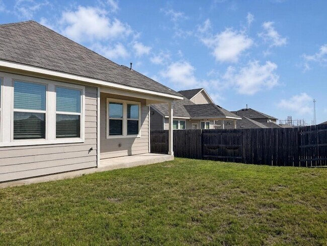 Building Photo - 366 Papaya Dr