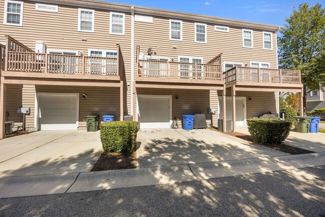 Building Photo - Beautiful Townhome for Rent in Virginia Be...