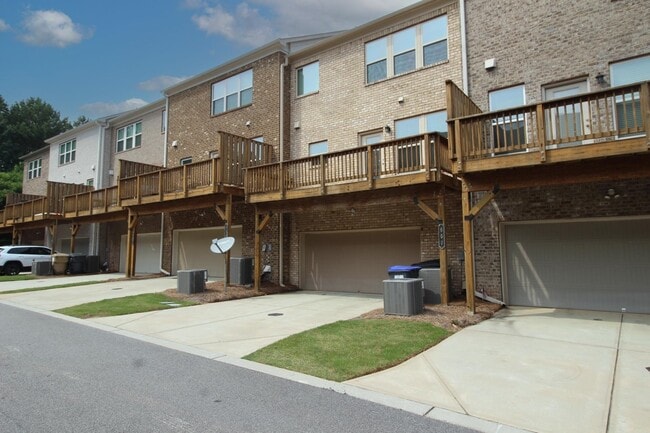 Building Photo - 660 Sunset Dr