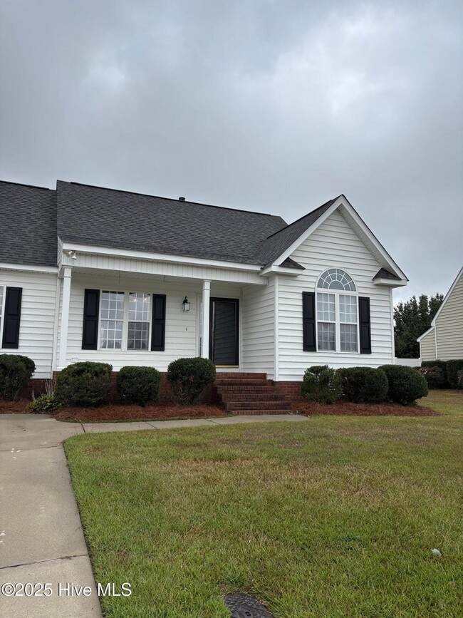 Building Photo - 2637 Camille Dr