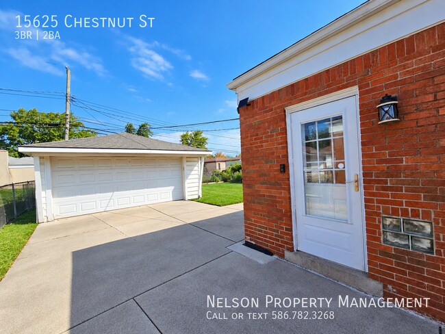 Building Photo - 15625 Chestnut St