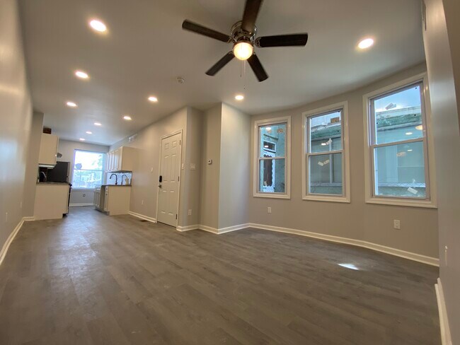 Building Photo - 6211 Elmwood Ave