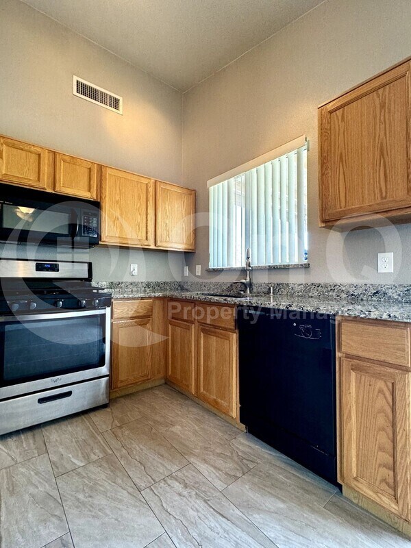 Building Photo - 2084 W Cholla Estate Dr