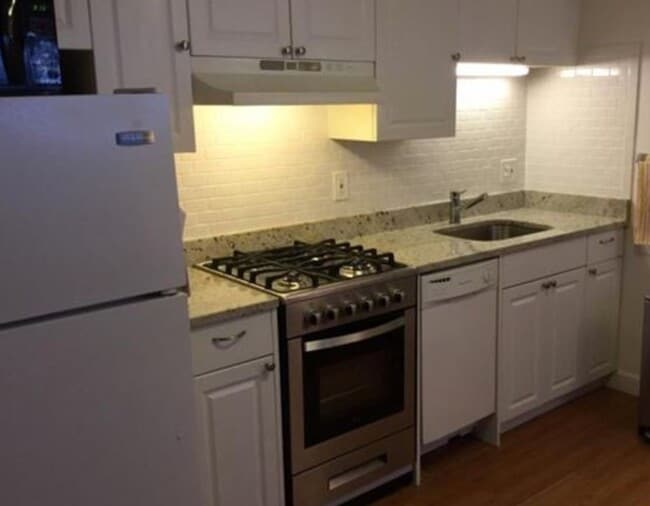 Building Photo - 124 Sutherland Rd