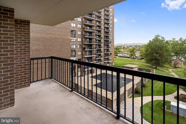 Building Photo - 200 N Pickett St