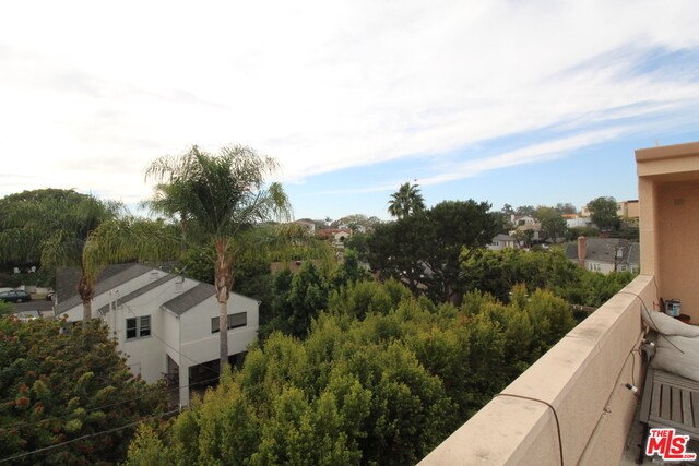 Building Photo - 10400 La Grange Ave