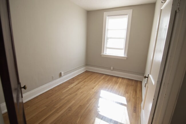 Building Photo - 1285 W 114th St