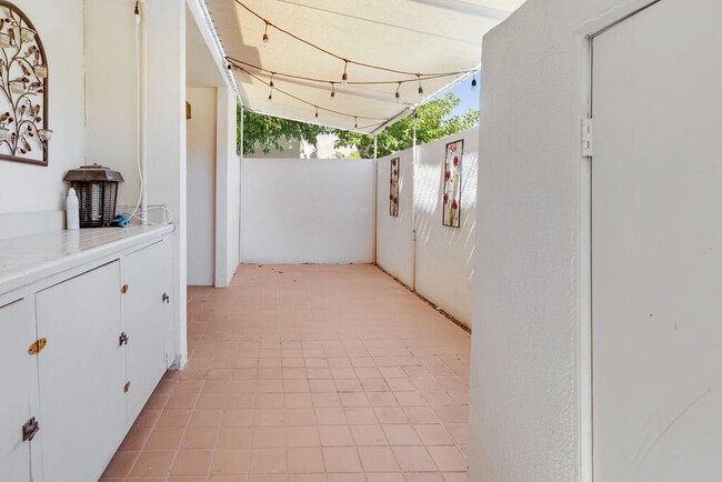 Building Photo - 48728 Desert Flower Dr