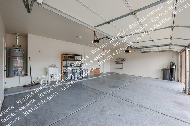 Building Photo - 6806 W Skylark Dr