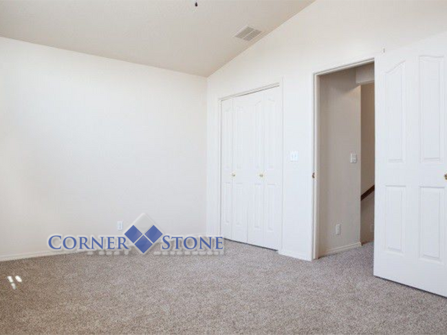Building Photo - 12128 W Emerson Dr