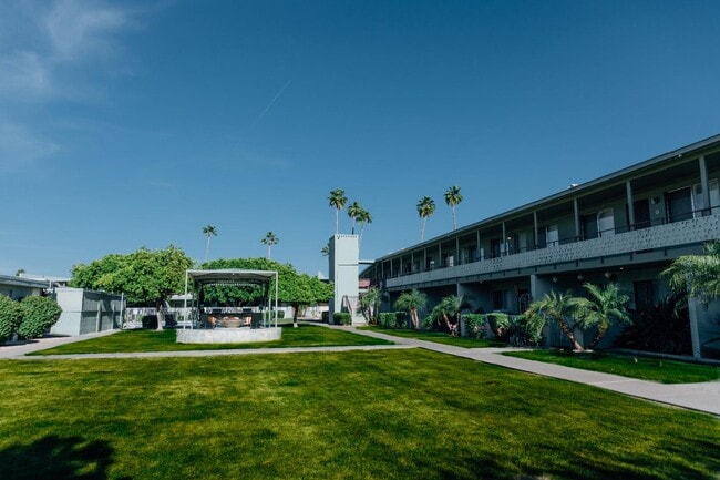 Building Photo - 1702 W Tuckey Ln