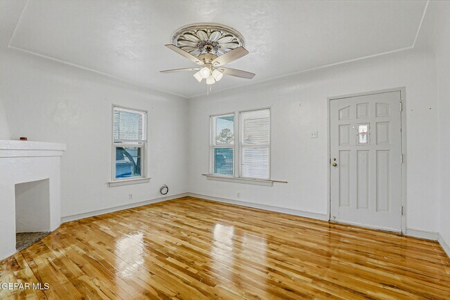 Building Photo - 7921 Lirio Rd