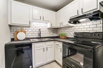 Building Photo - Upgraded 2 Bed 2 Bath Available at Coral C...