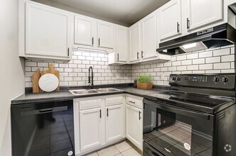 Building Photo - Renovated 3 Bedroom Available at Coral Clu...