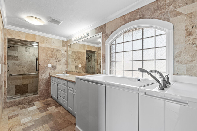 Building Photo - 3876 Paradise Bay Dr